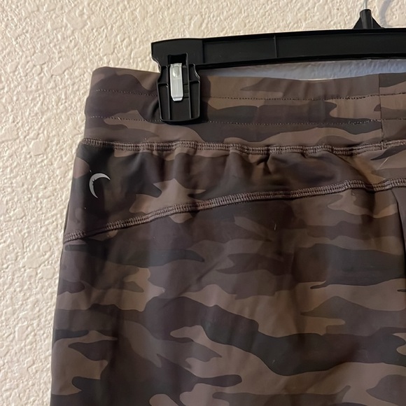 Zyia active unwind camo joggers - Picture 2 of 4